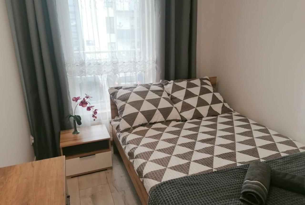 1 Apartment *